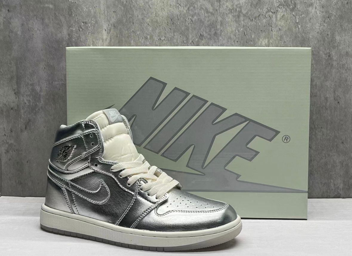 NIKE AIR JORDAN DUNK HIGH